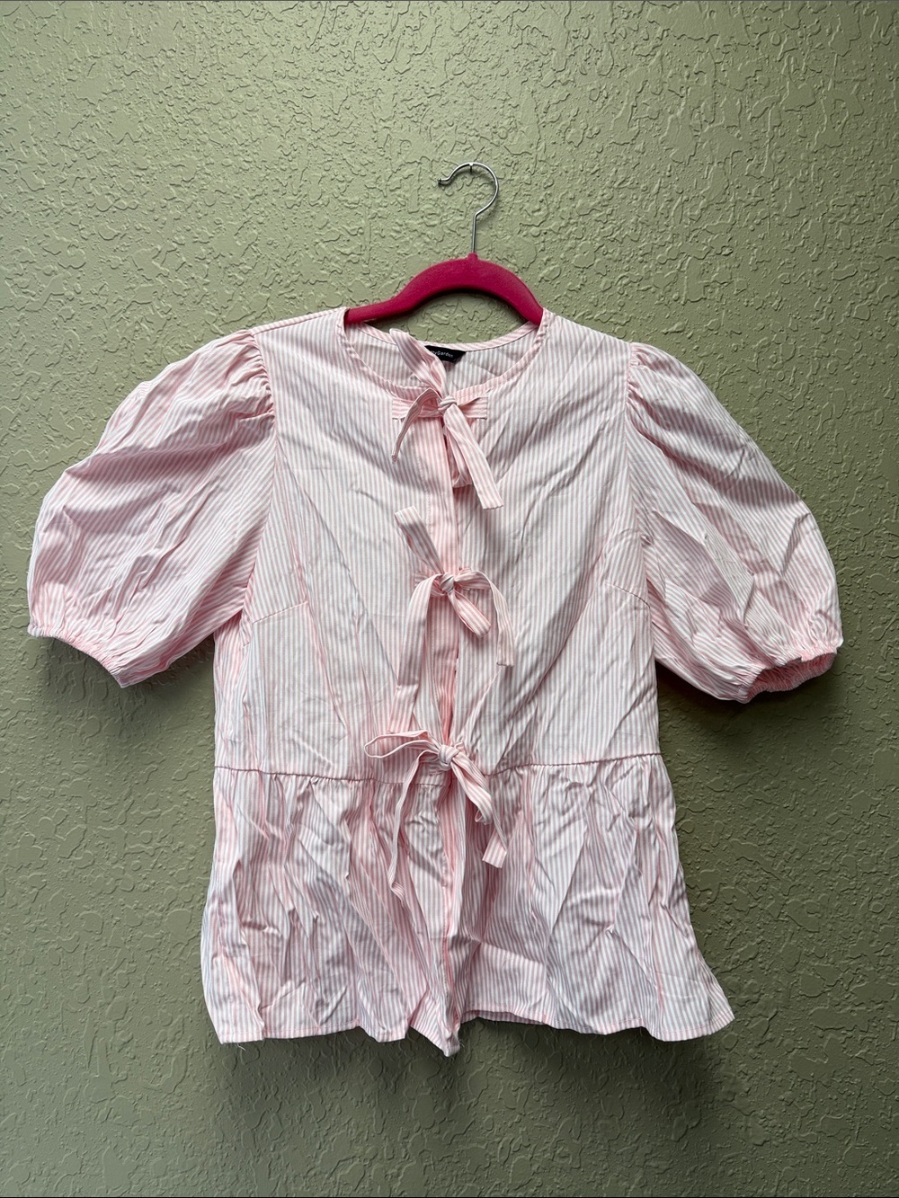 Pretty Garden Small Pink Striped Tie-Front Puff Sleeve Blouse